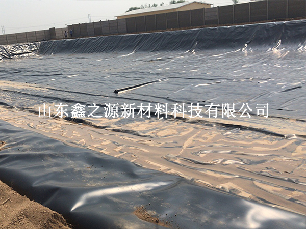 沼氣池建設(shè)：為何選擇黑色HDPE土工膜？